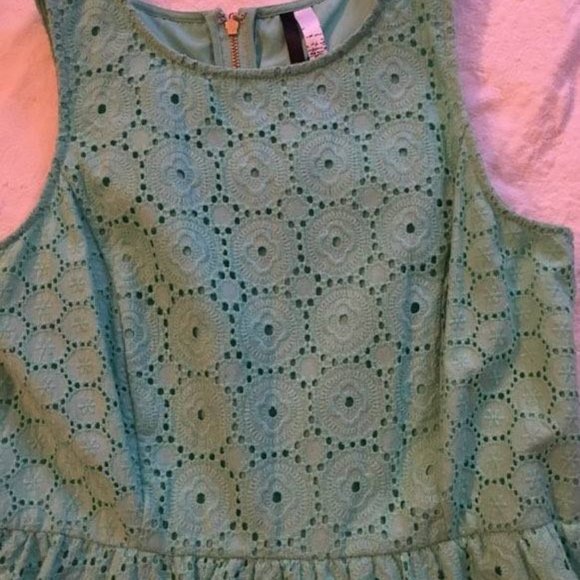 Kensie Eyelet Dress - Size M - Picture 3 of 7